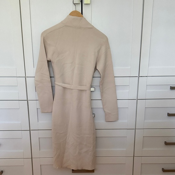 Babaton Beige Robe - Picture 5 of 7